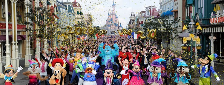 Neem een kijkje achter de schermen bij de shows en attracties van Disneyland Paris