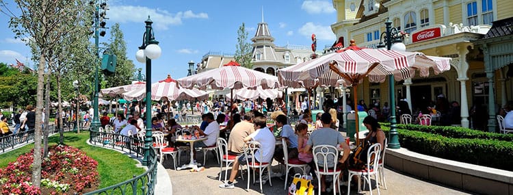 Ontdek alle soorten fast food in de counterservice restaurants van Disneyland Paris