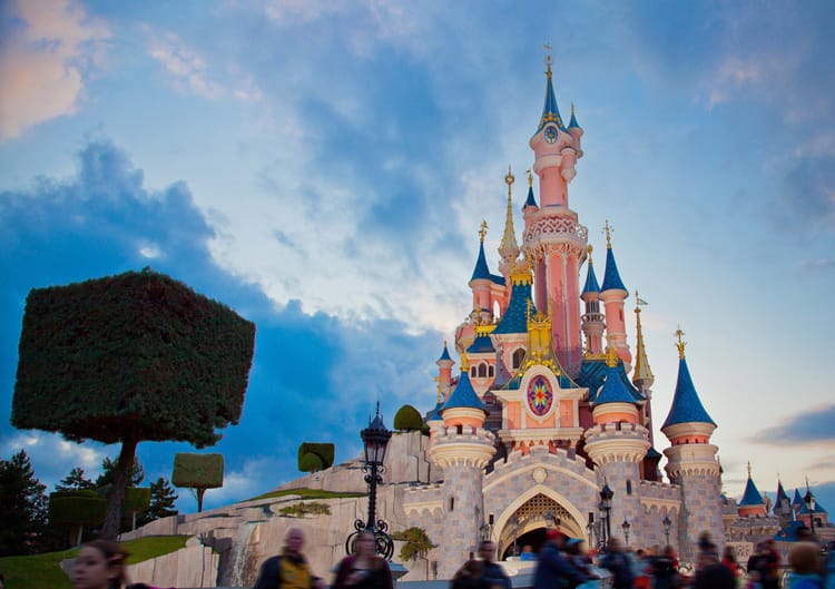 Makkelijk in de omgang Mok hoog Behind the Magic: Ontwerp, bouw & geheimen van het kasteel in Disneyland  Paris - Disneyland Parijs - DiscoverTheMagic.nl