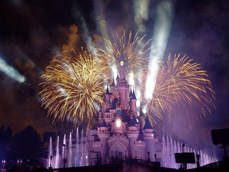 Afbeeldingsresultaat voor disneyland kerst vuurwerk