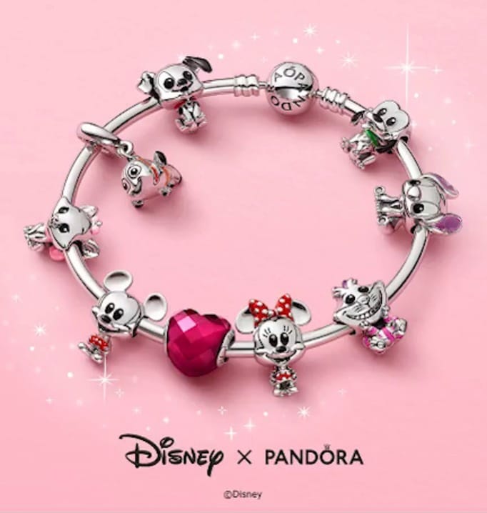 Raar wandelen Vakantie Pandora Jewelry lanceert nieuwe Disney sieraden en opent winkel in  Disneyland Paris - Disneyland Parijs - DiscoverTheMagic.nl