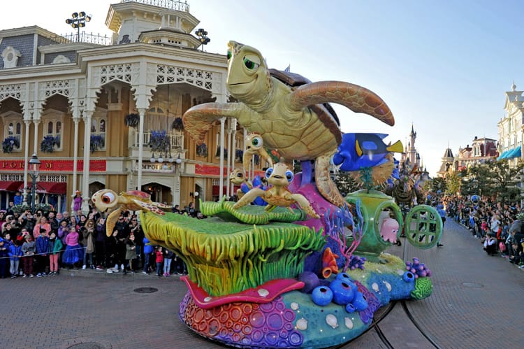 dlp-disneystarsonparade-22.jpg