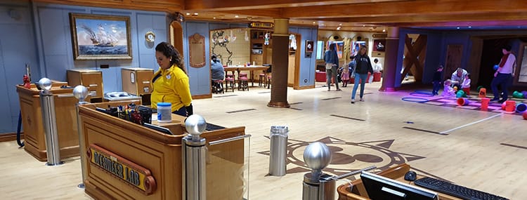 Rondleiding door alle Kids Clubs van Disney Cruise Line aan boord de Disney Magic