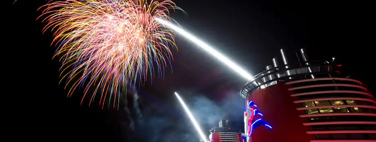 Nieuwe vuurwerkshow op Disney Cruise Line schepen tijdens Silver Anniversary at Sea