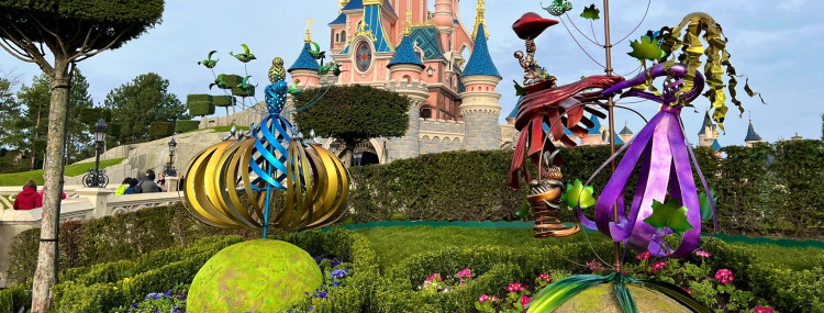 FOTO'S, VIDEO: Gardens of Wonder in Disneyland Paris met Disney figuren bij het kasteel