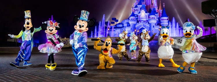 Nieuwe outfits voor de Disney figuren in Disneyland Paris tijdens 30e verjaardag