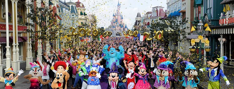 Neem een kijkje achter de schermen bij de shows en attracties van Disneyland Paris