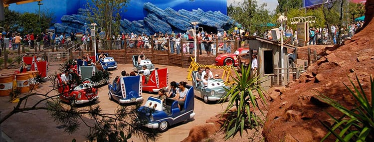 Cars Quatre Roues Rallye in Disneyland Paris heropent met nieuw decor en wachtrij