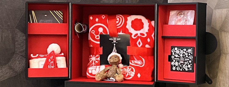 Christmas Gift Box in de Disney hotels van Disneyland Paris met merchandise en cadeau's