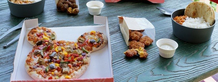 Indiase gerechten in Disneyland Paris bij Colonel Hathi's Outpost met o.a. kipcurry pizza's