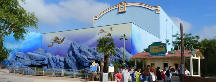 Behind the Magic: Ontwerp, bouw & verhaal van Crush's Coaster in Disneyland Paris