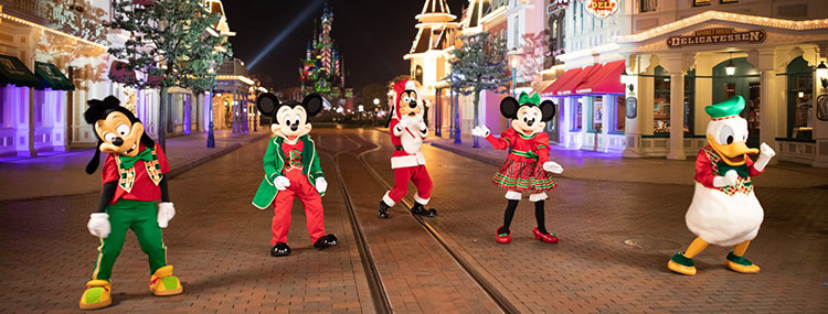 Kerstshow in Disneyland Paris met Disney figuren, DJ's en optredens door Virgin Radio