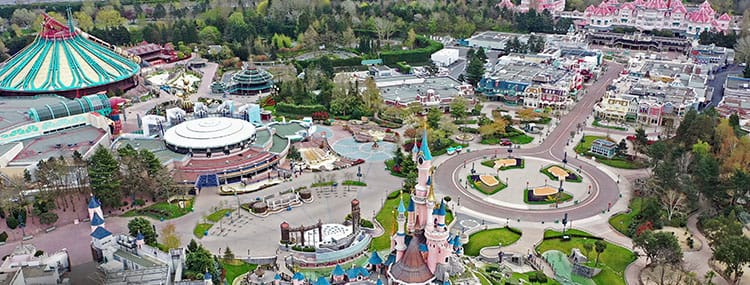Bekijk Disneyland Paris vanuit de lucht met spectaculaire beelden van het Disneyland Park