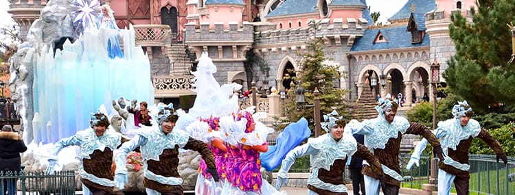 Frozen Celebration in Disneyland Paris met promenade, musical, vuurwerk en Frozen figuren