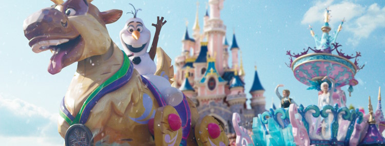 Frozen parade in Disneyland Paris met Anna, Elsa, Olaf en Kristoff voor de 10e verjaardag