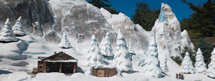 Disneyland Paris voegt Frozen, Winnie de Poeh en UP toe aan de Storybook Land bootjes