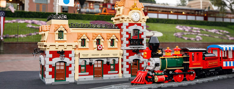 Disneyland Main Street Station LEGO bouwpakket met station en trein - 71044