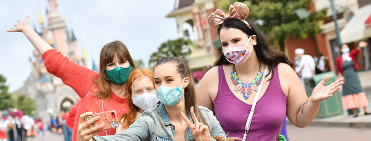 Disneyland Paris versoepelt mondkapjesplicht in de parken voor kinderen