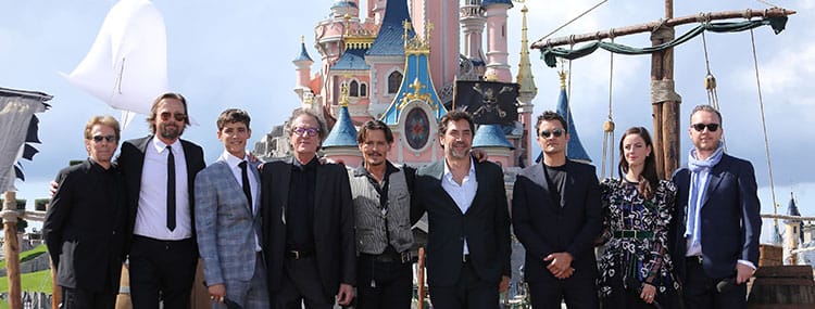 Johnny Depp en Orlando Bloom in Disneyland Paris voor Pirates of the Caribbean film