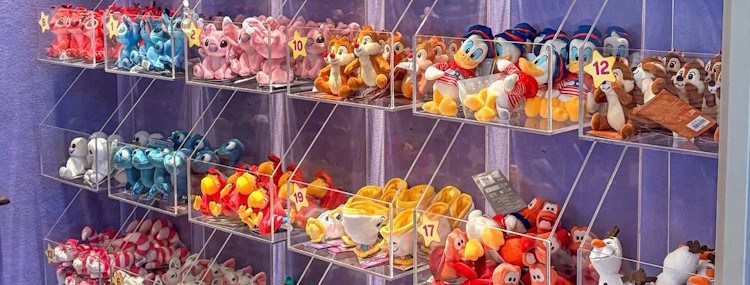 Schouderknuffels in Disneyland Paris te koop bij Plaza East Boutique in het Disneyland Park