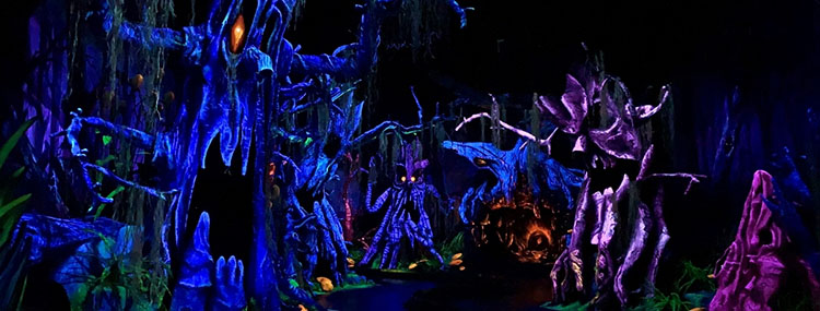Makeover voor Snow White en Pinocchio attracties in Disneyland Paris met black light