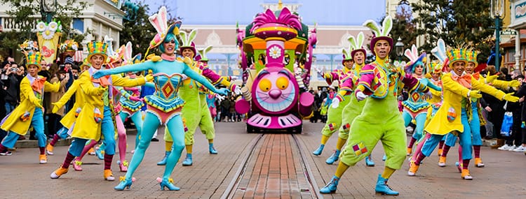 Vernieuwde trein met Disney figuren en Mary Poppins show tijdens Swing into Spring 2016