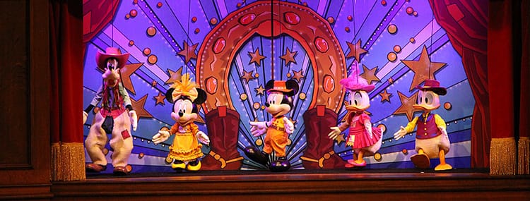 Nieuwe poppenshow 'The Gold Rush Gang Follies' met Disney figuren in The Lucky Nugget Saloon