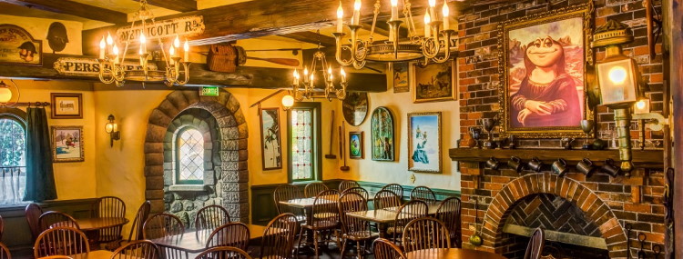 Toad Hall Restaurant in Disneyland Paris serveert nieuwe Fish & Chips menu's met vegan opties