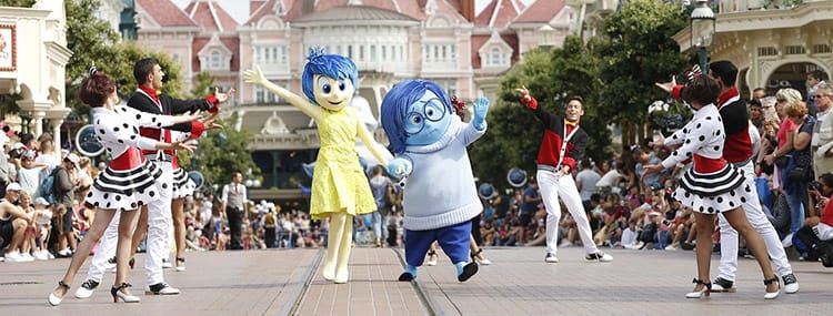 Pre-parade met zeldzame Disney figuren tijdens Guest Star Day in Disneyland Paris