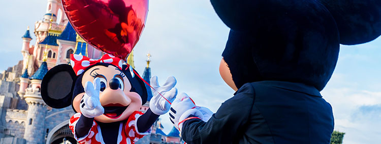 Valentijnsdag in Disneyland Paris met Mickey, Minnie, Donald en Daisy vol romantiek