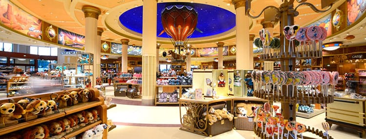 Rondleiding door de winkels in Disneyland Paris met speciale merchandise en uniek interieur