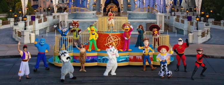 Disney Adventure Friends Cavalcade in Walt Disney World met 30 Disney figuren