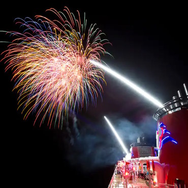 Nieuwe vuurwerkshow op Disney Cruise Line schepen tijdens Silver Anniversary at Sea