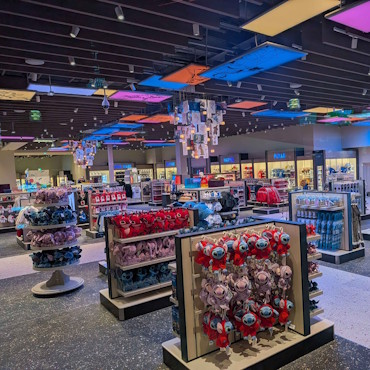 Disneyland Paris opent nieuwe grote Disney Wonders winkel in vernieuwde Disney Village