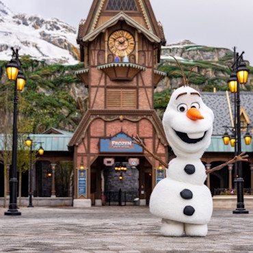 Ontmoet de nieuwe wandelende Olaf animatronic in Disneyland Paris die zelf loopt en praat
