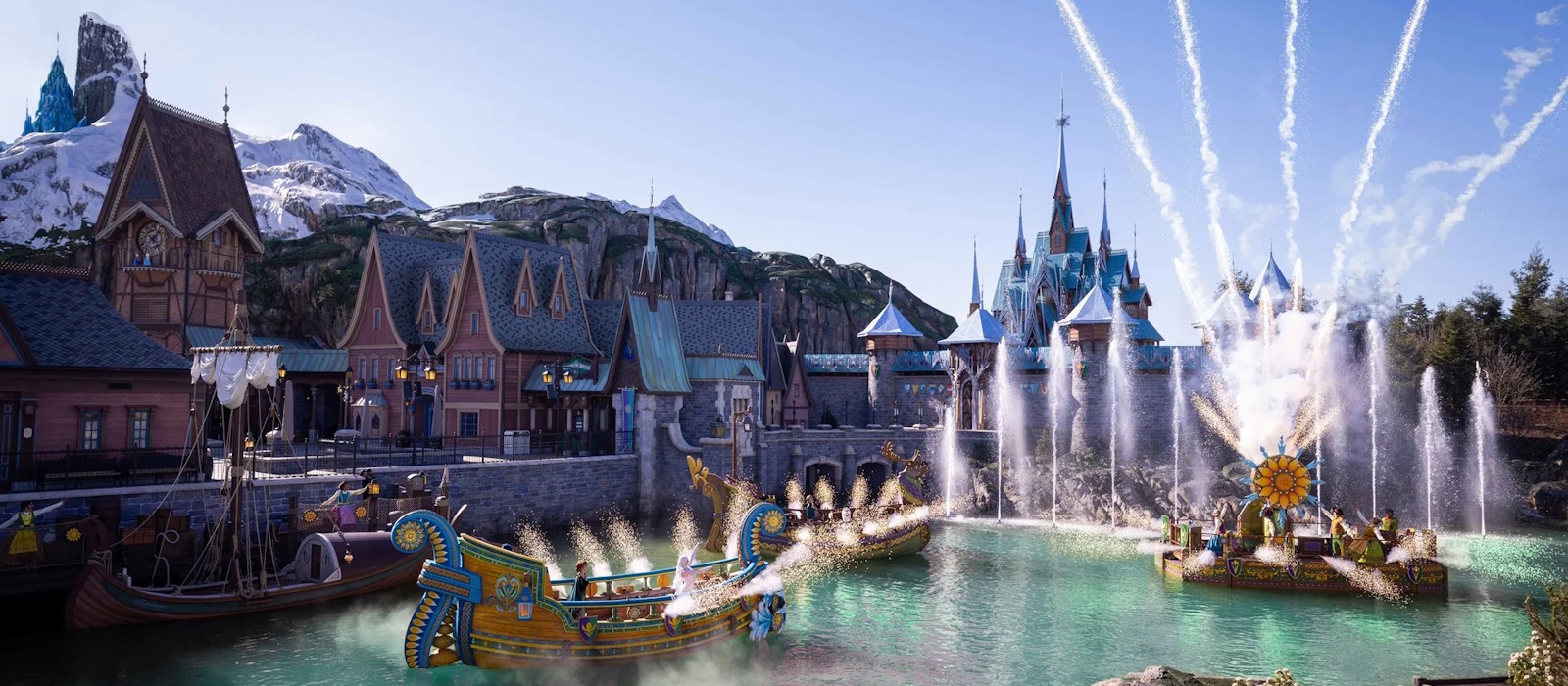 Frozen Land <br> in Disneyland Paris